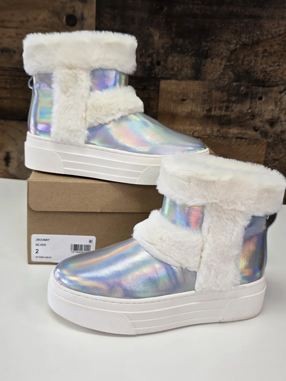 Steve Madden Kids Holographic Silver Faux-Fur Platform Boots Size 2 JBUUNNY